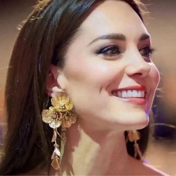 Zara Kate Middleton Famous Cascading Floral Earrings - Picture 2 of 16